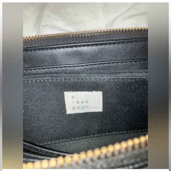 Target’s A New Day Black Zip-up Wallet - Picture 4 of 14